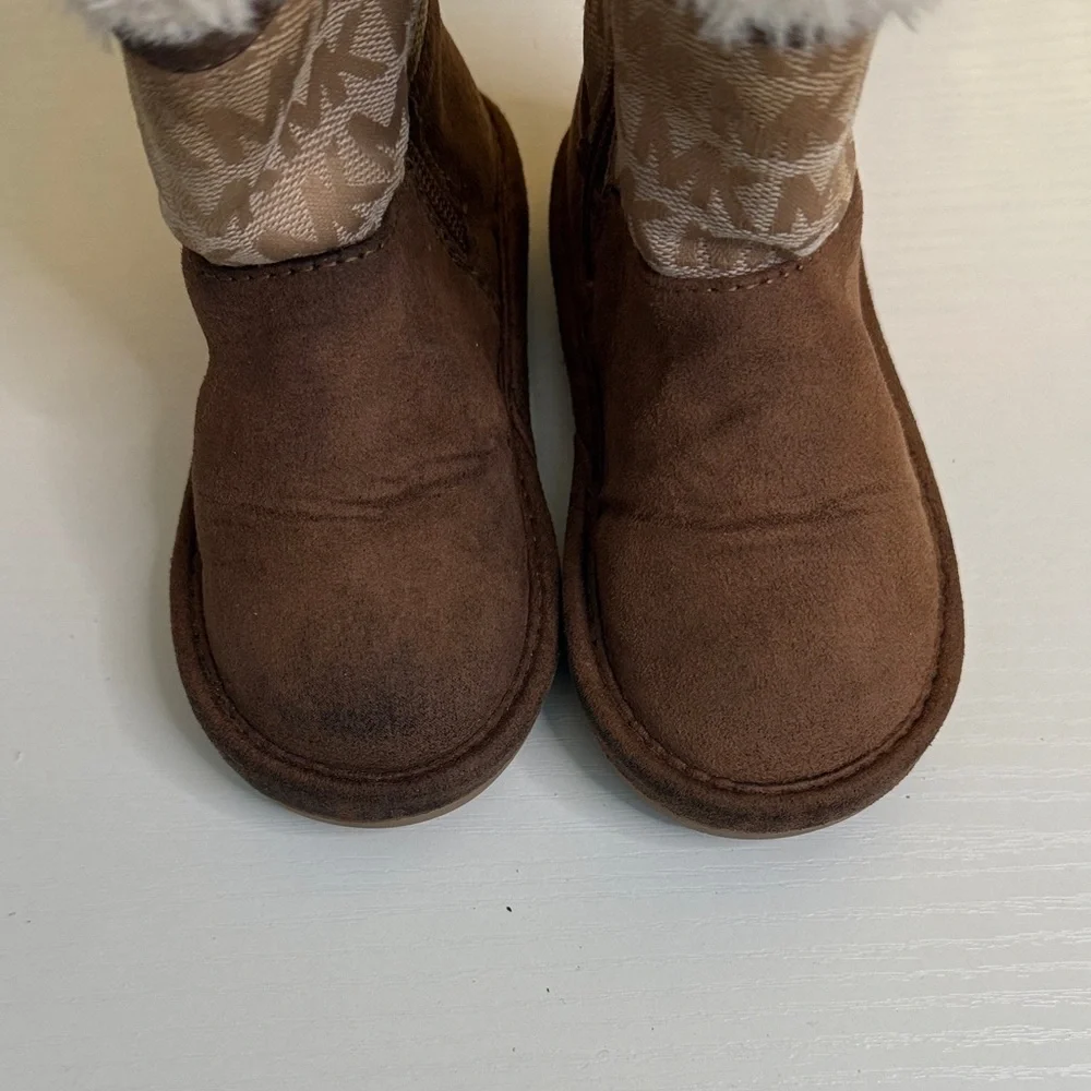 Michael Kors Yancy girl Toddler Suede Boots with Cream Fur